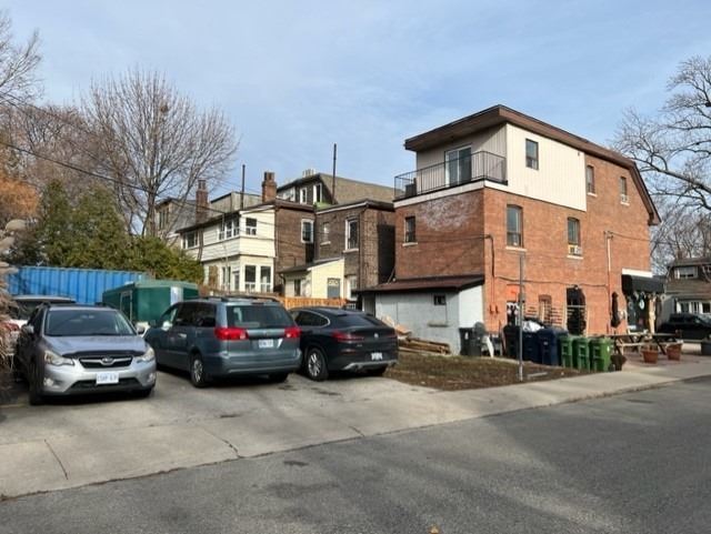 850 Carlaw Avenue, #3rd Flr