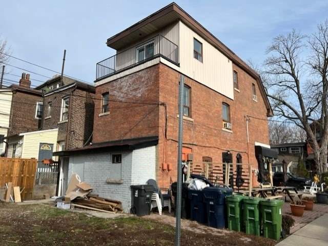 850 Carlaw Avenue, #3rd Flr