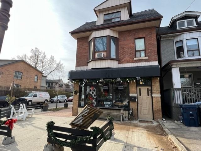 850 Carlaw Avenue, #3rd Flr