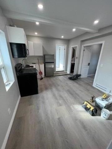 850 Carlaw Avenue, #3rd Flr