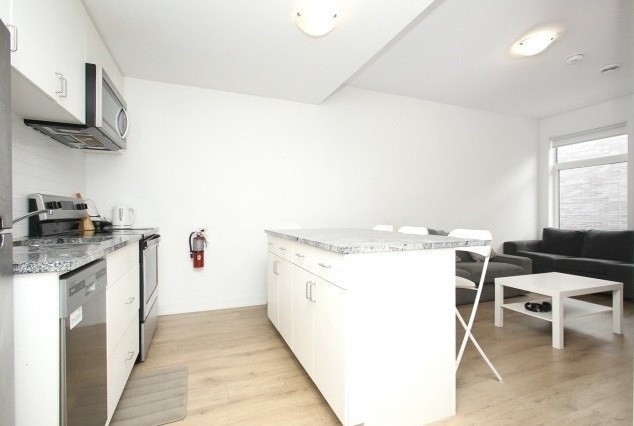 1740 Simcoe St N, #40