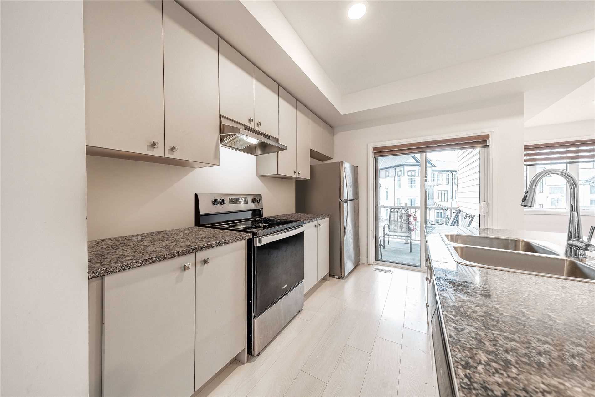 30 Ambereen Pl