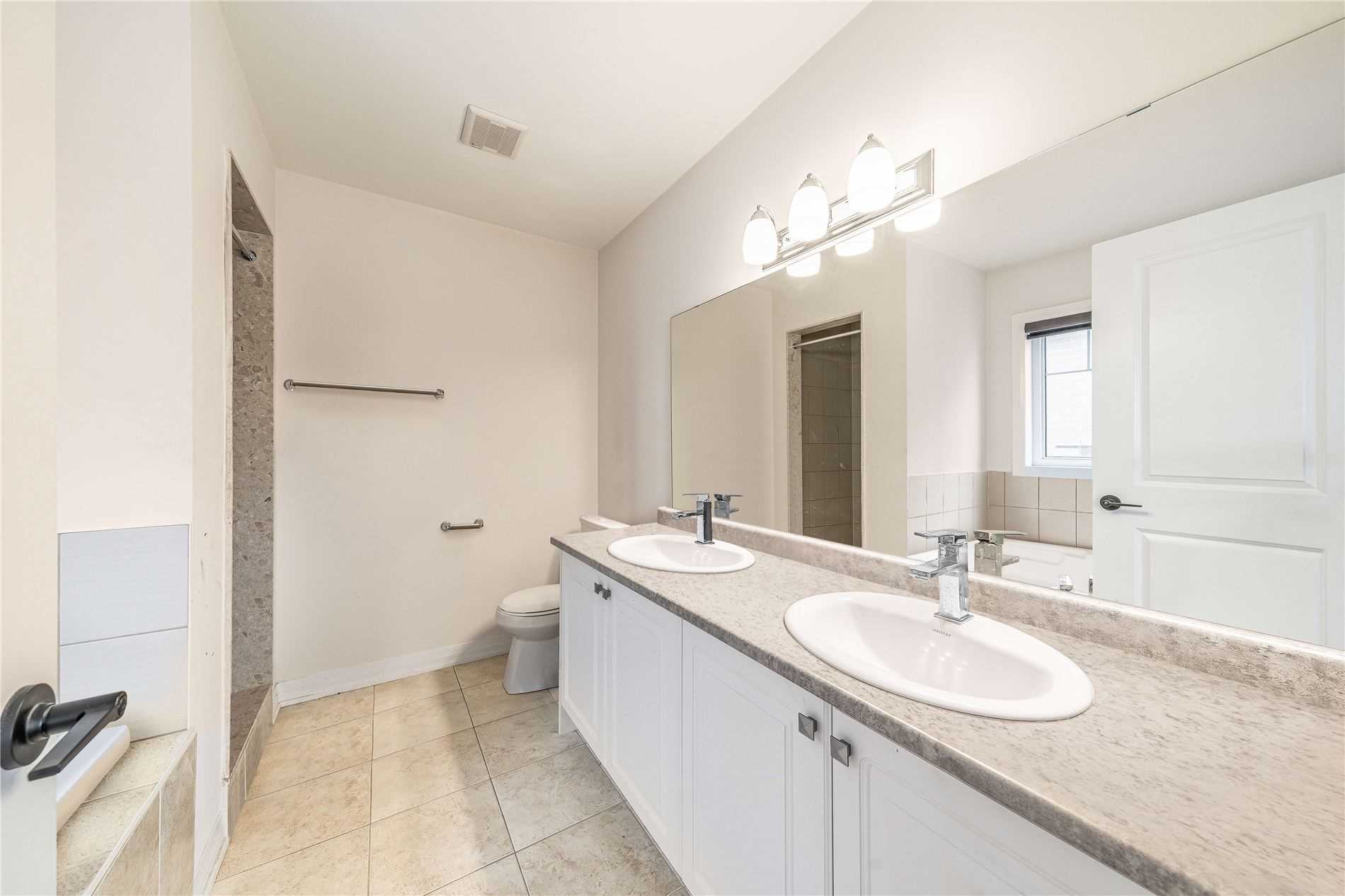 30 Ambereen Pl