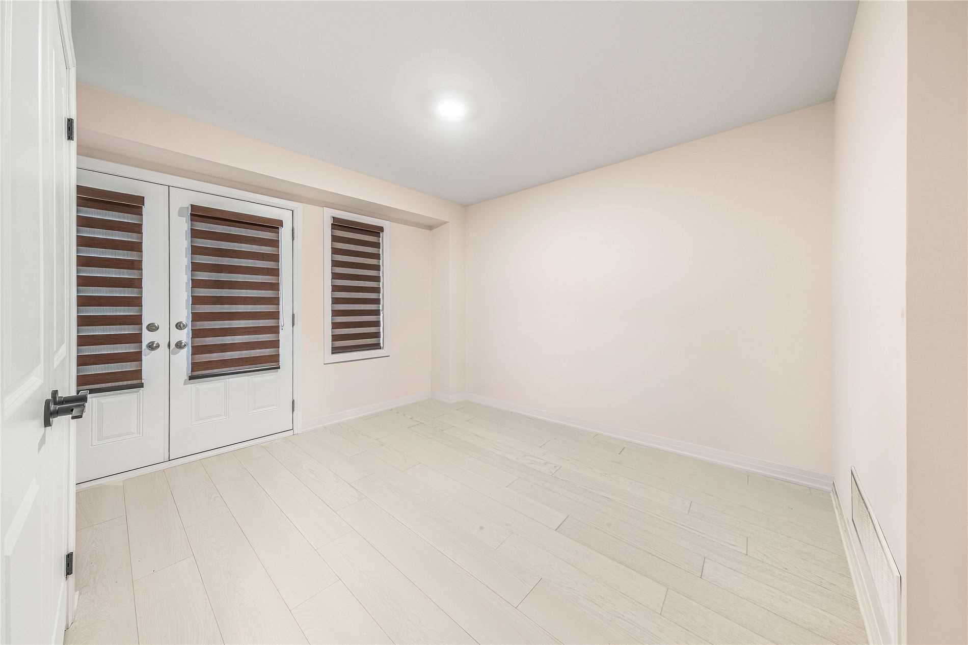 30 Ambereen Pl