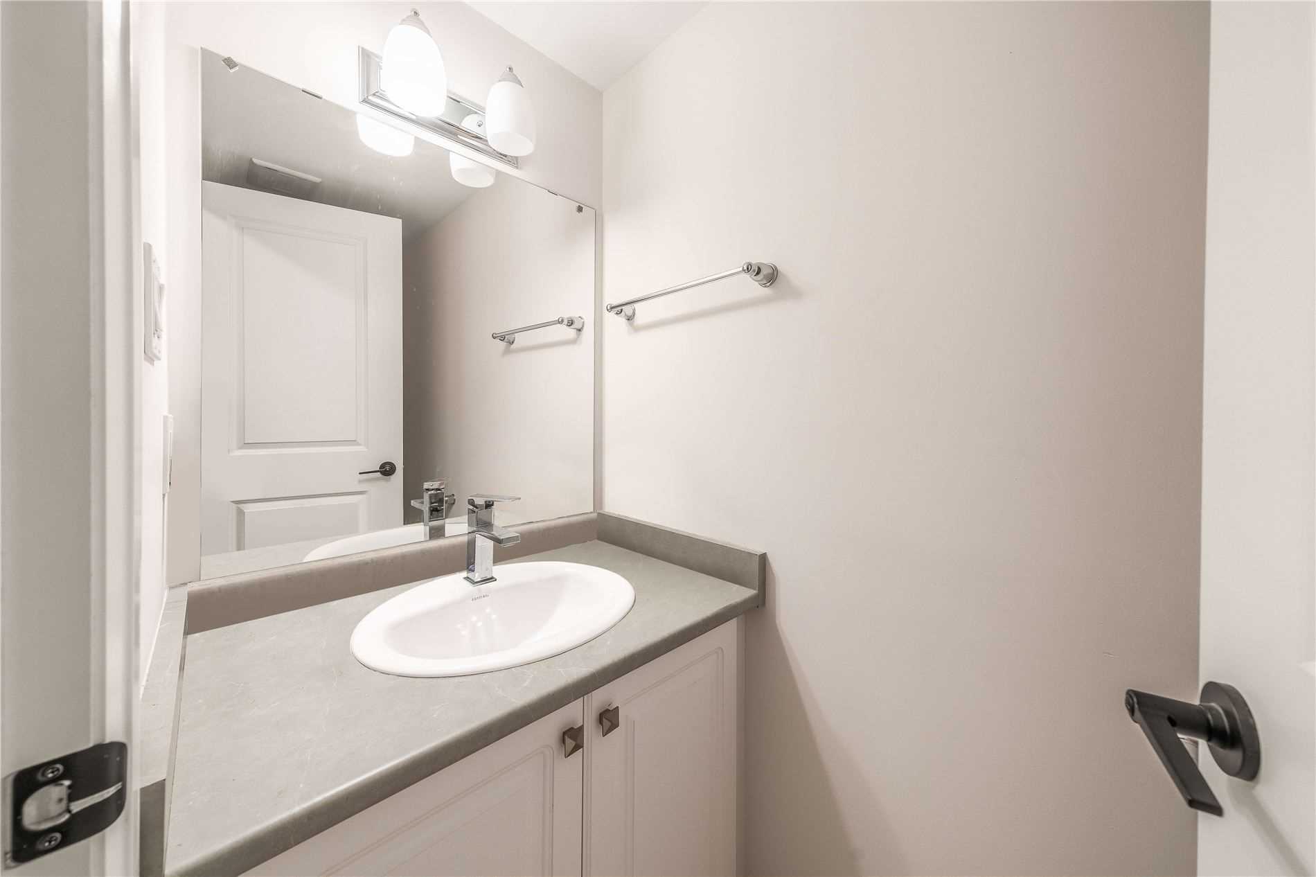 30 Ambereen Pl