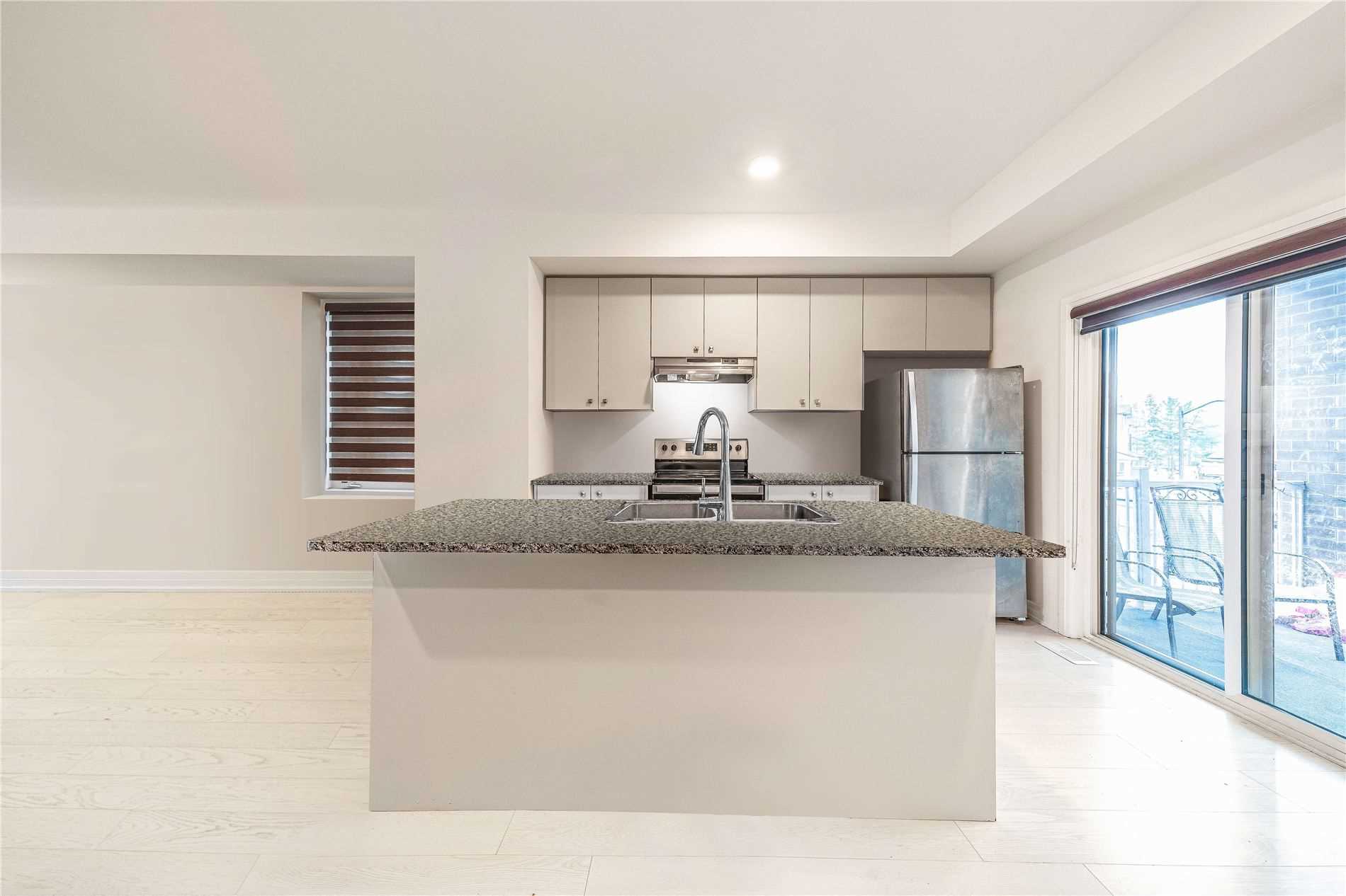 30 Ambereen Pl