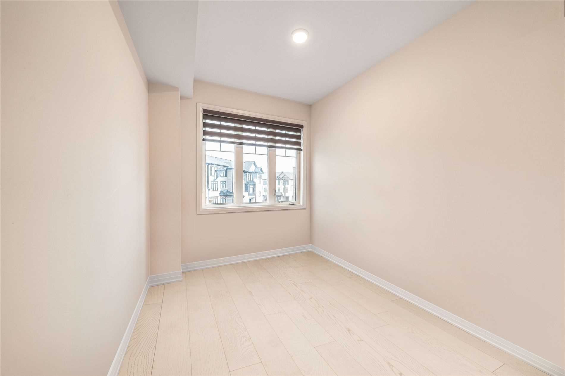 30 Ambereen Pl
