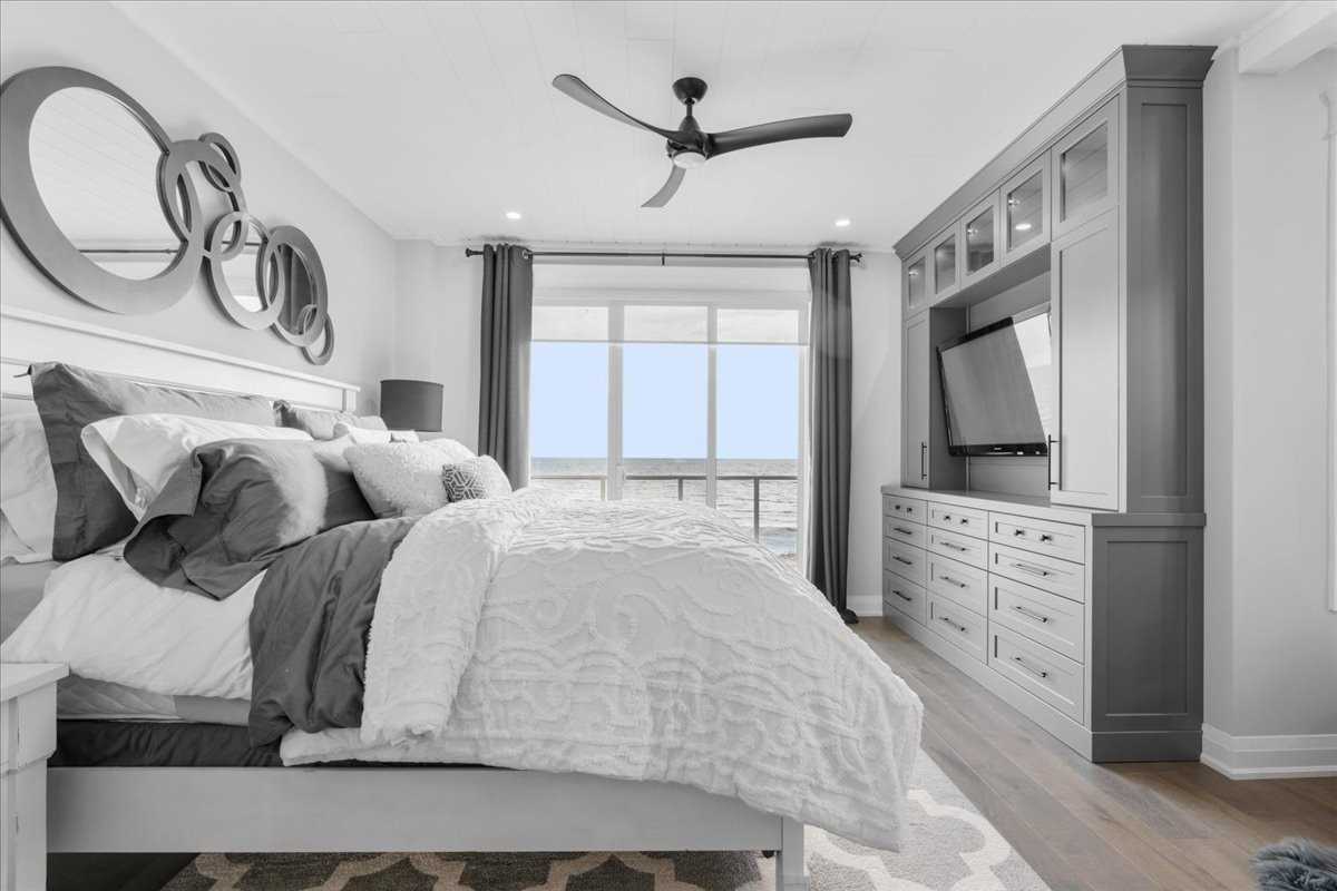 315 Lakebreeze Drive #1