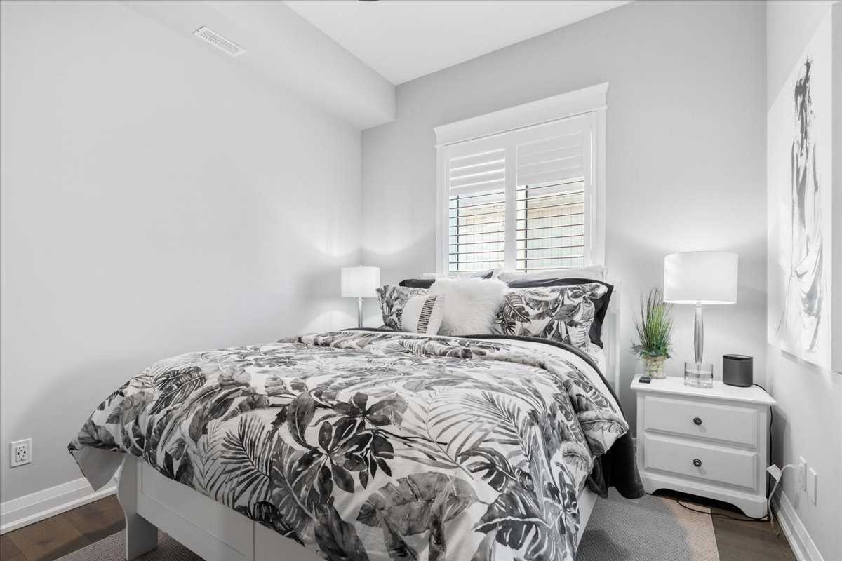 315 Lakebreeze Drive #1