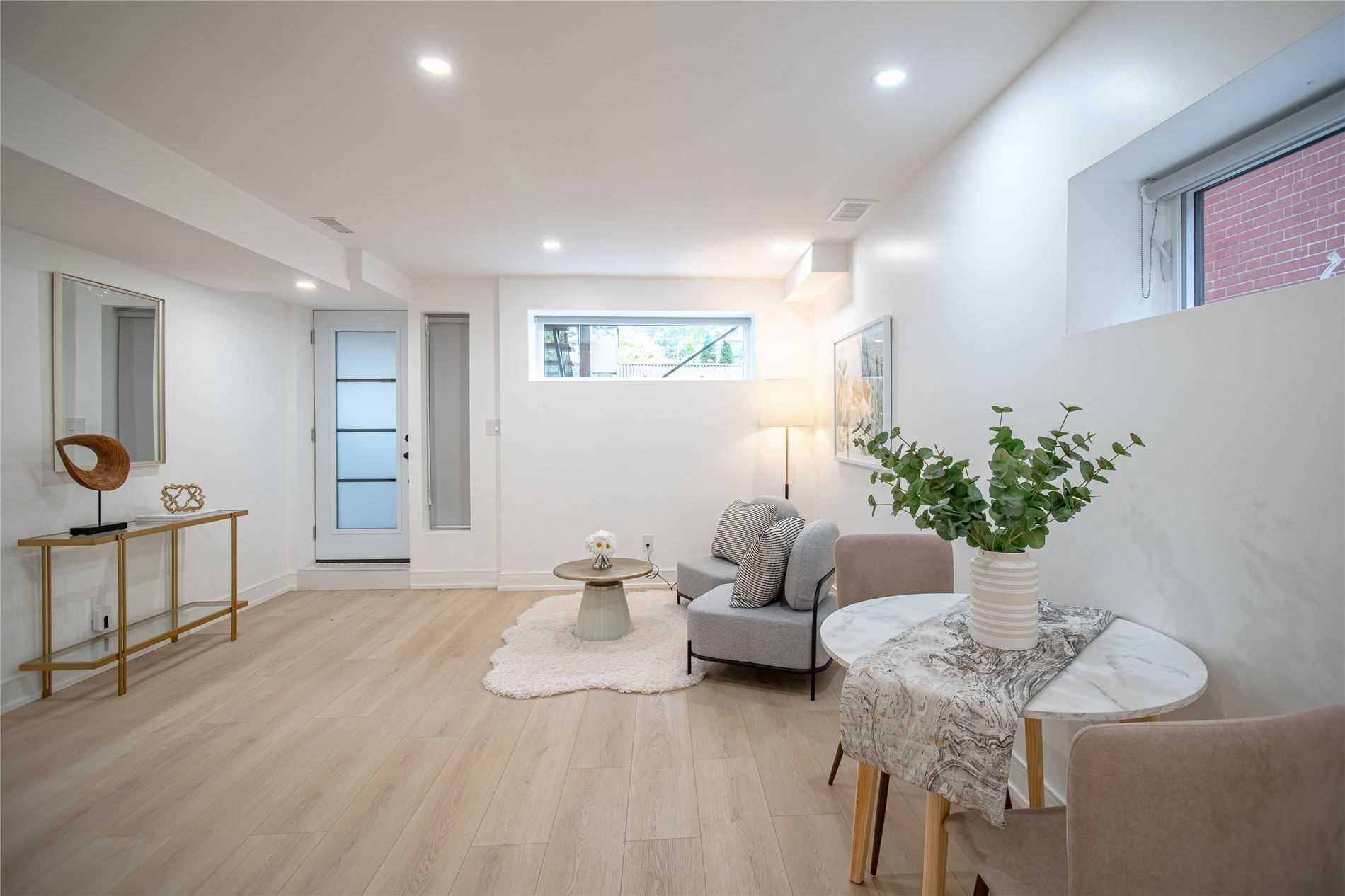 168 Oak Park Ave