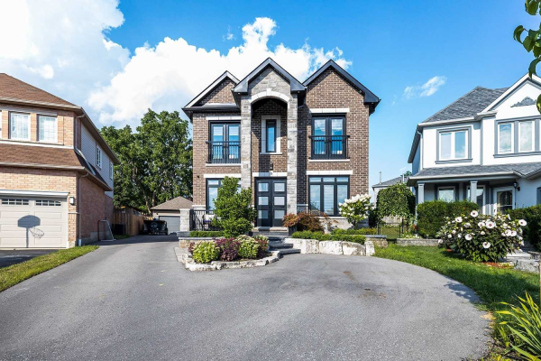 9 Robert Correll Crt, Whitby