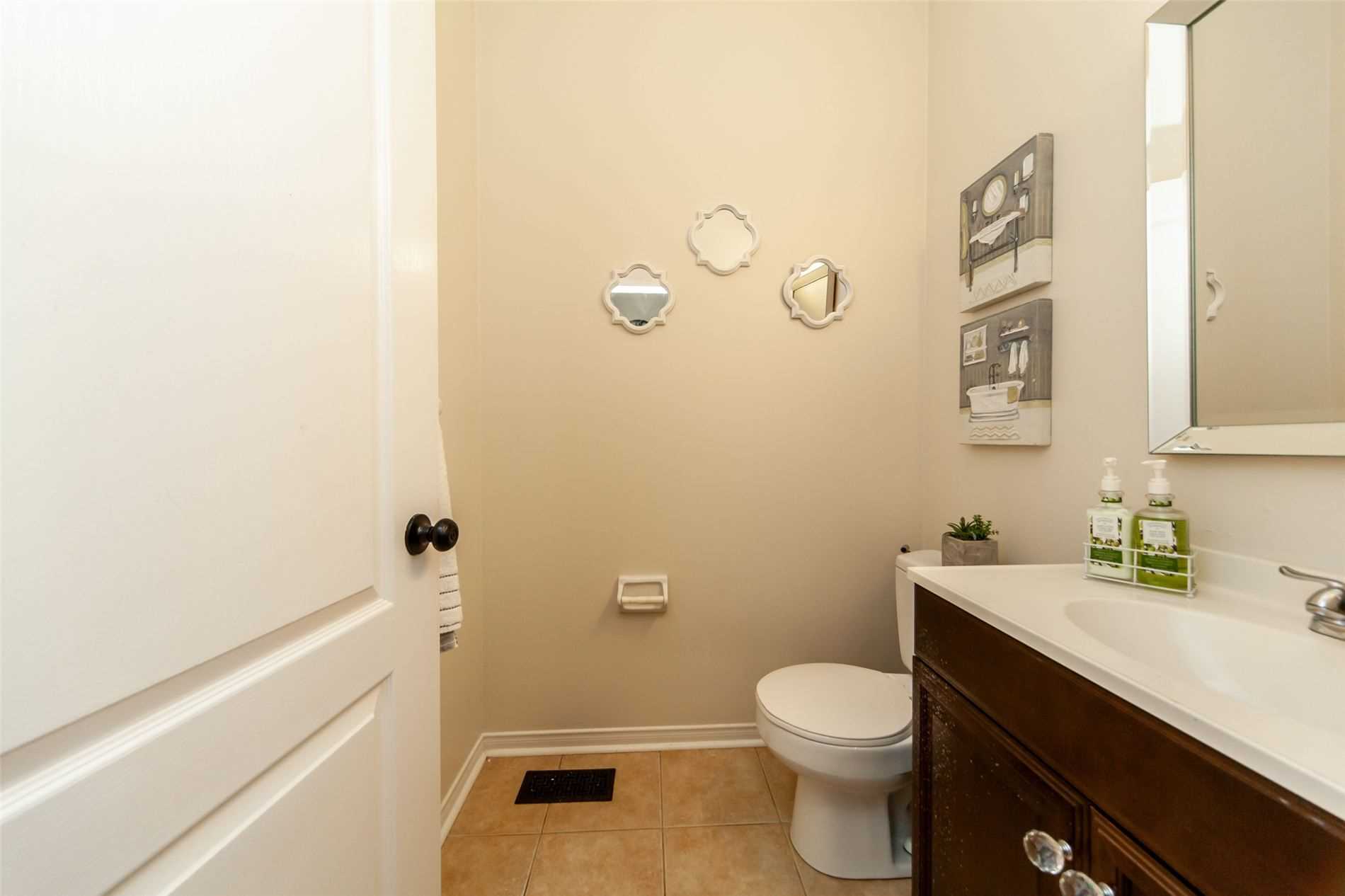 11 Middlecote Dr