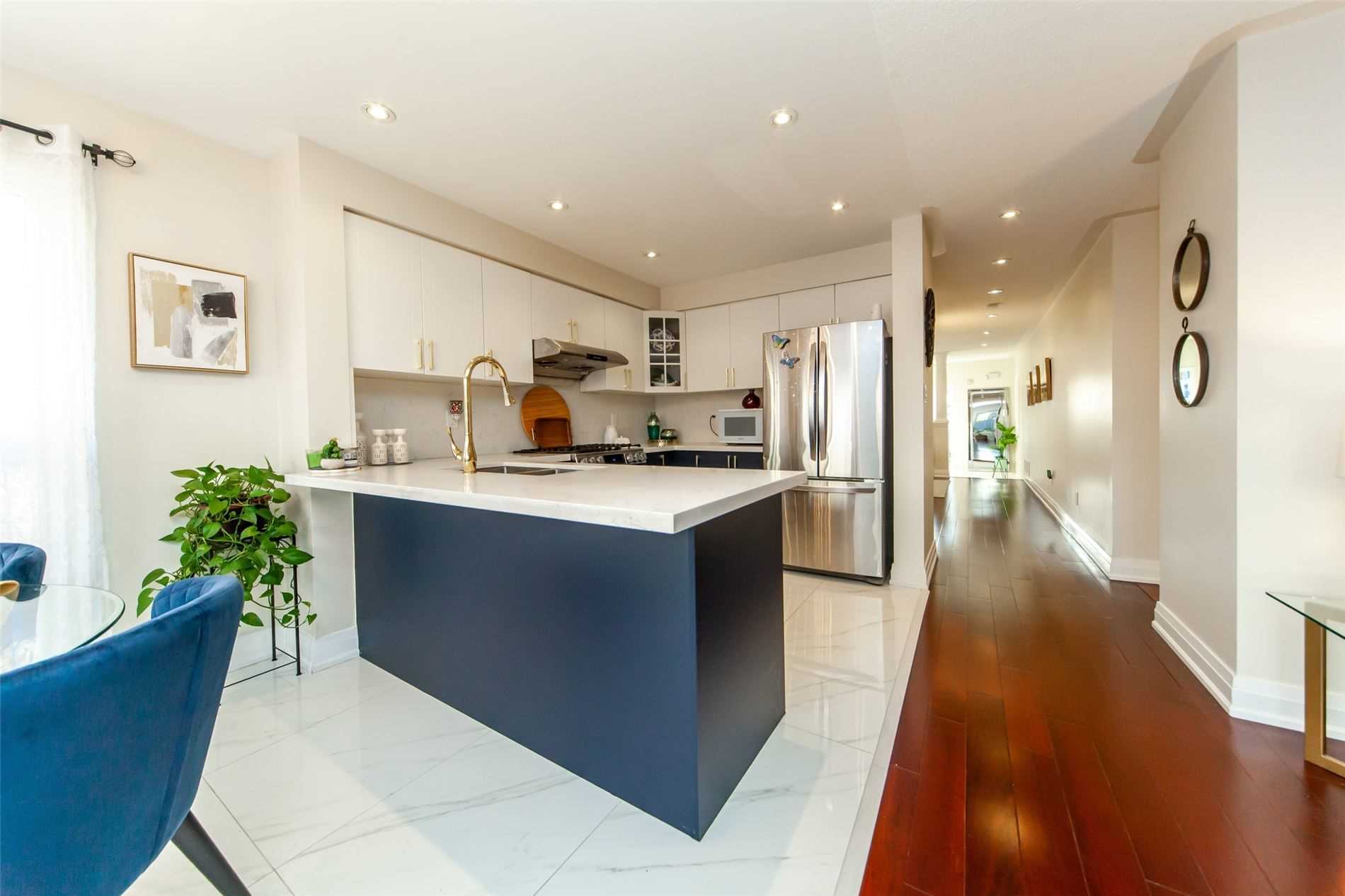 11 Middlecote Dr