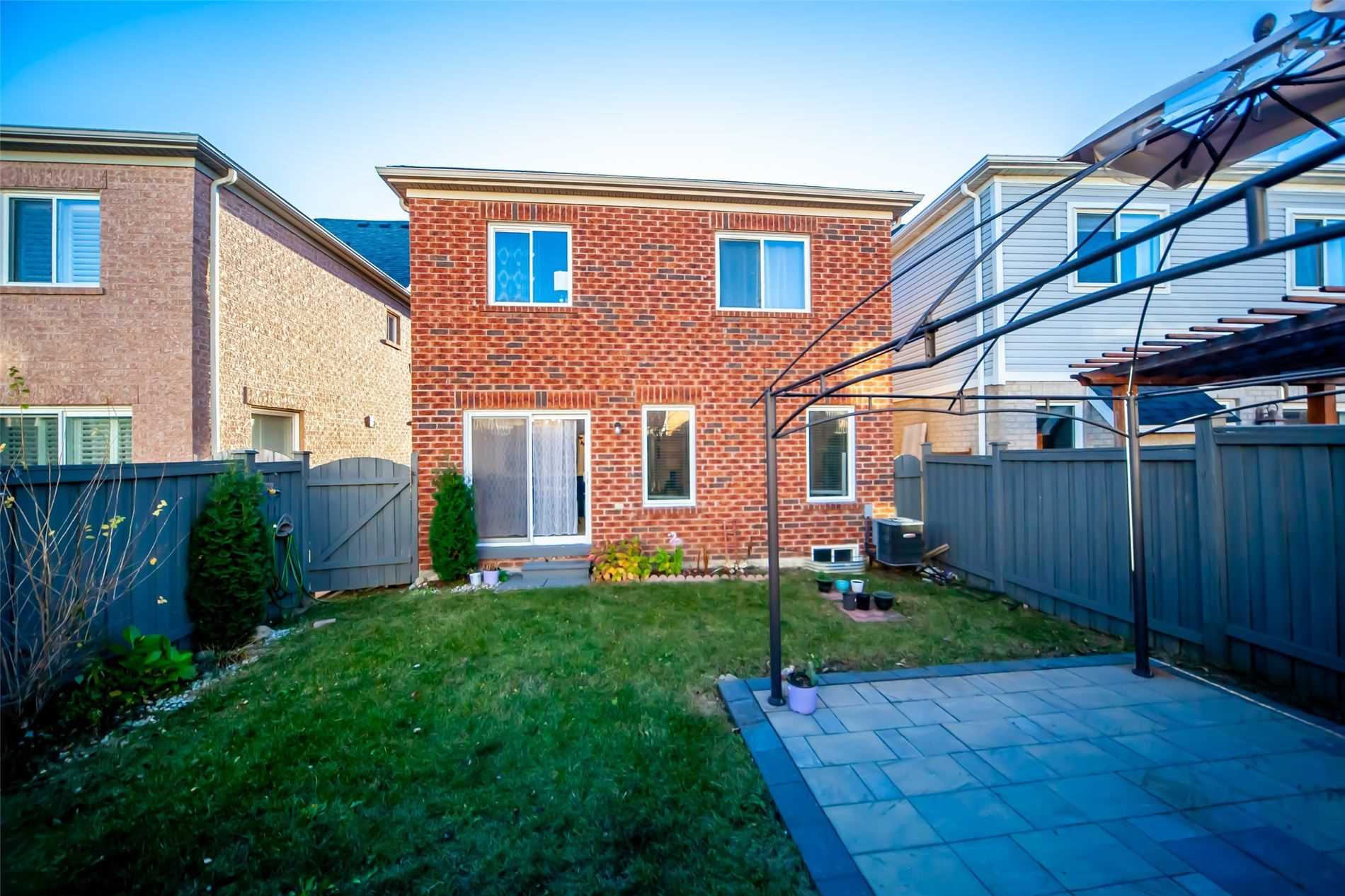 11 Middlecote Dr