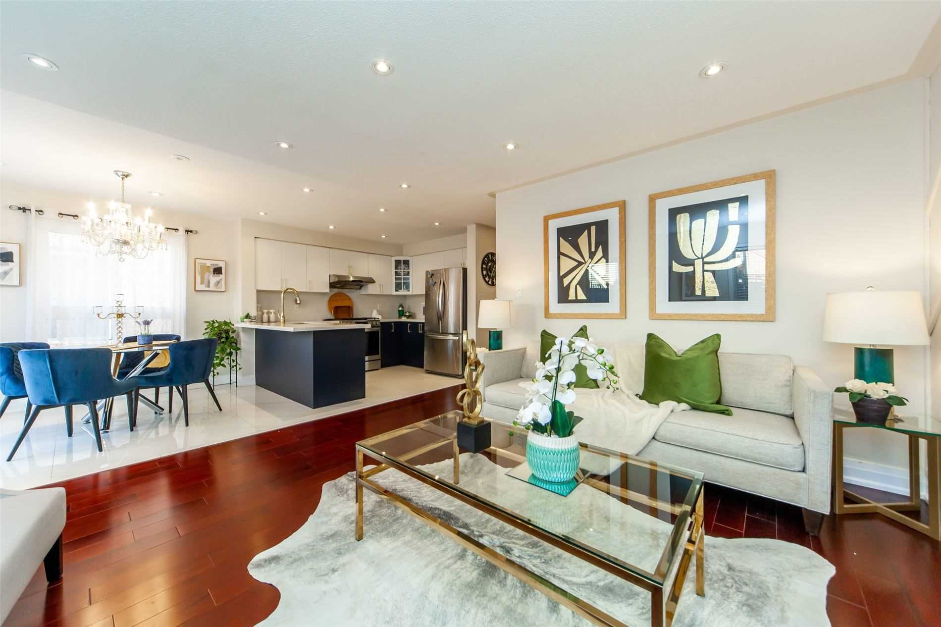 11 Middlecote Dr