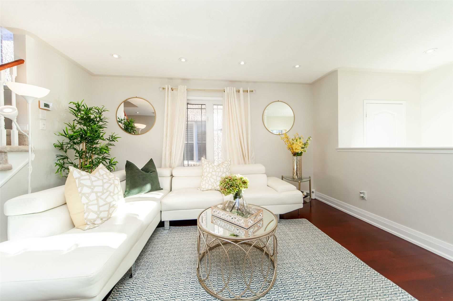 11 Middlecote Dr