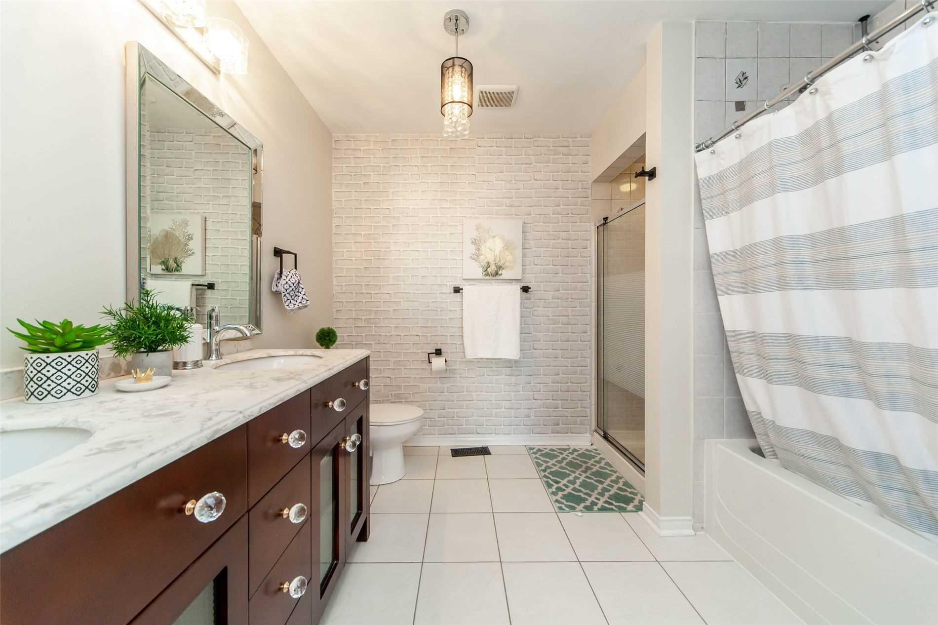 11 Middlecote Dr