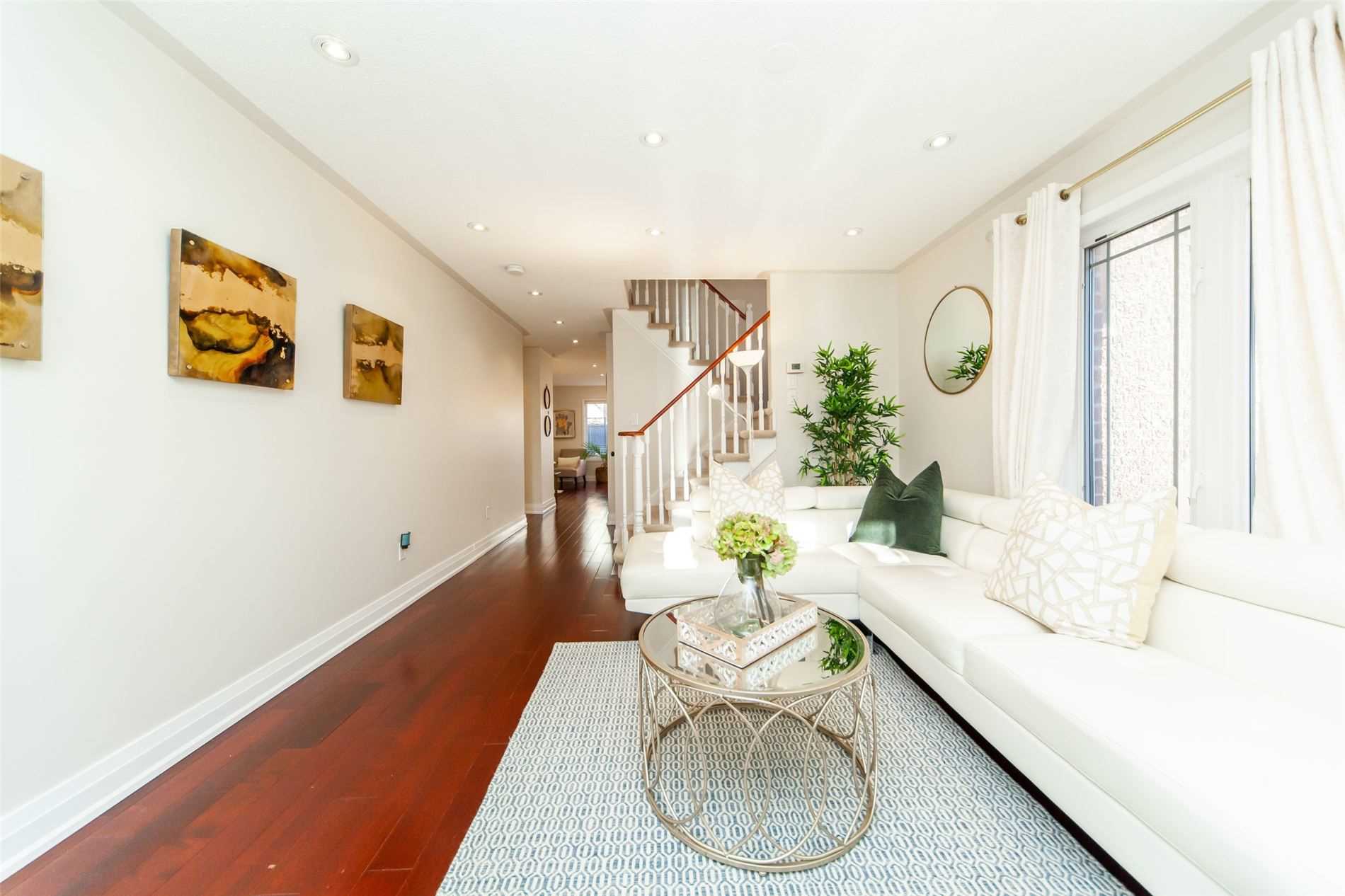 11 Middlecote Dr