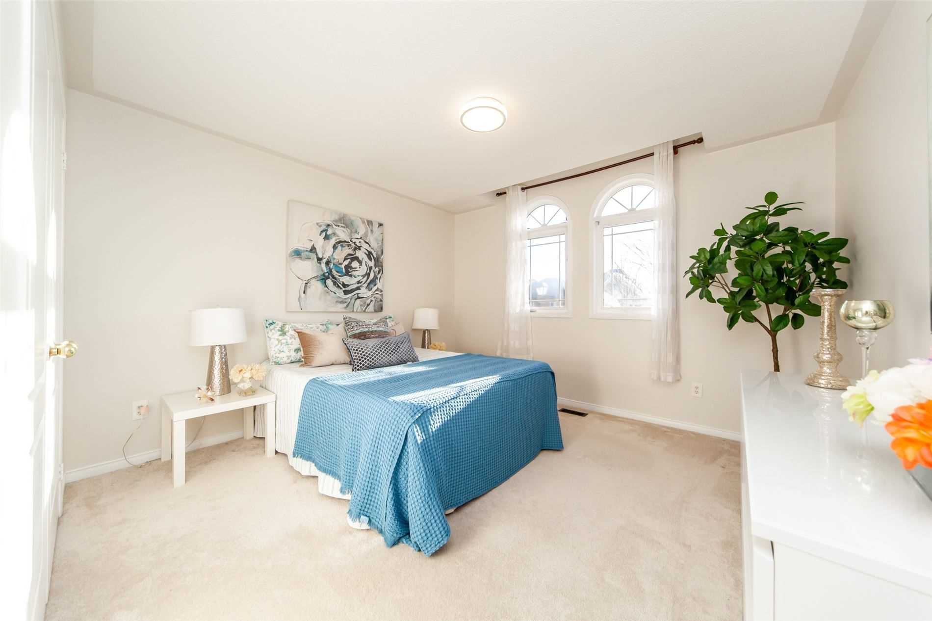 11 Middlecote Dr