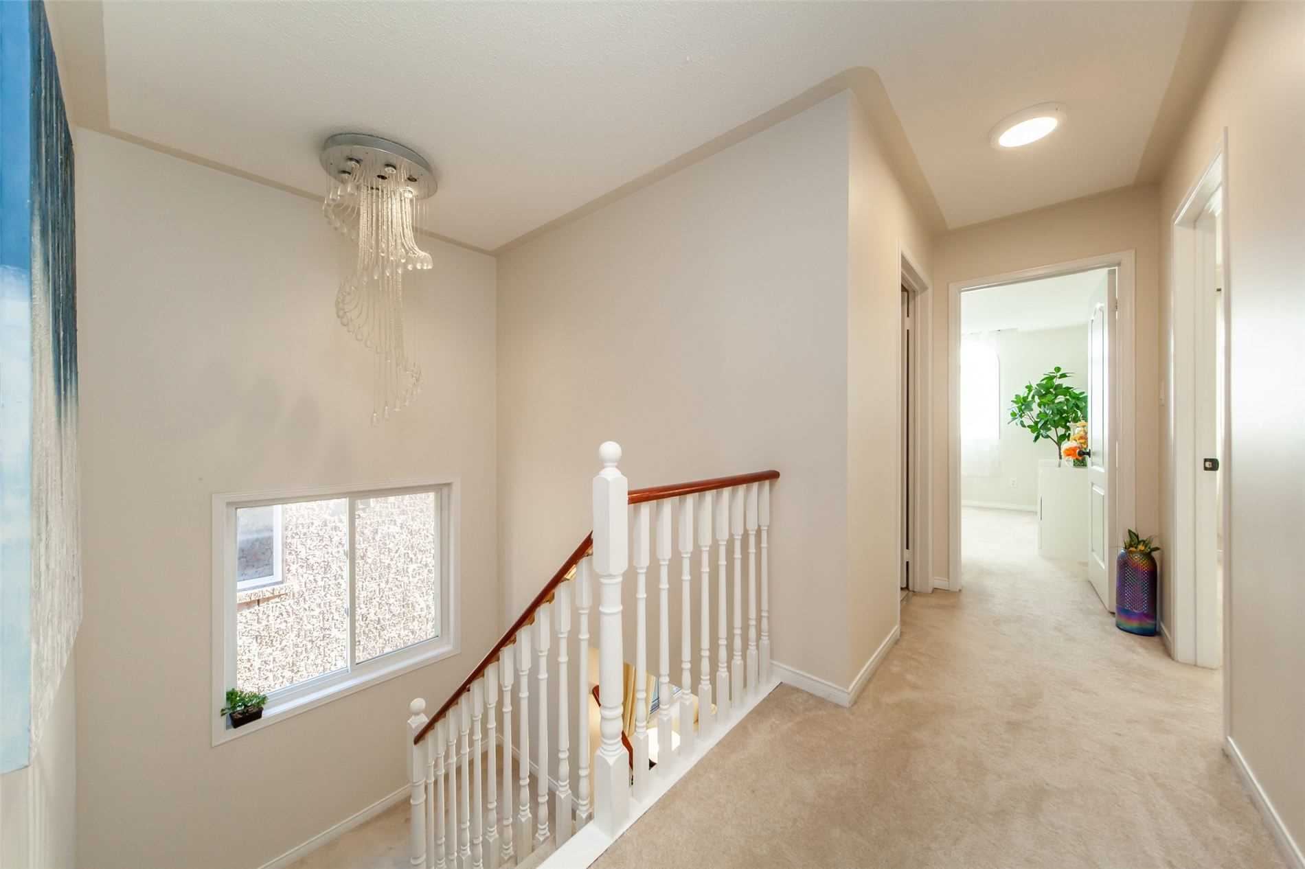 11 Middlecote Dr