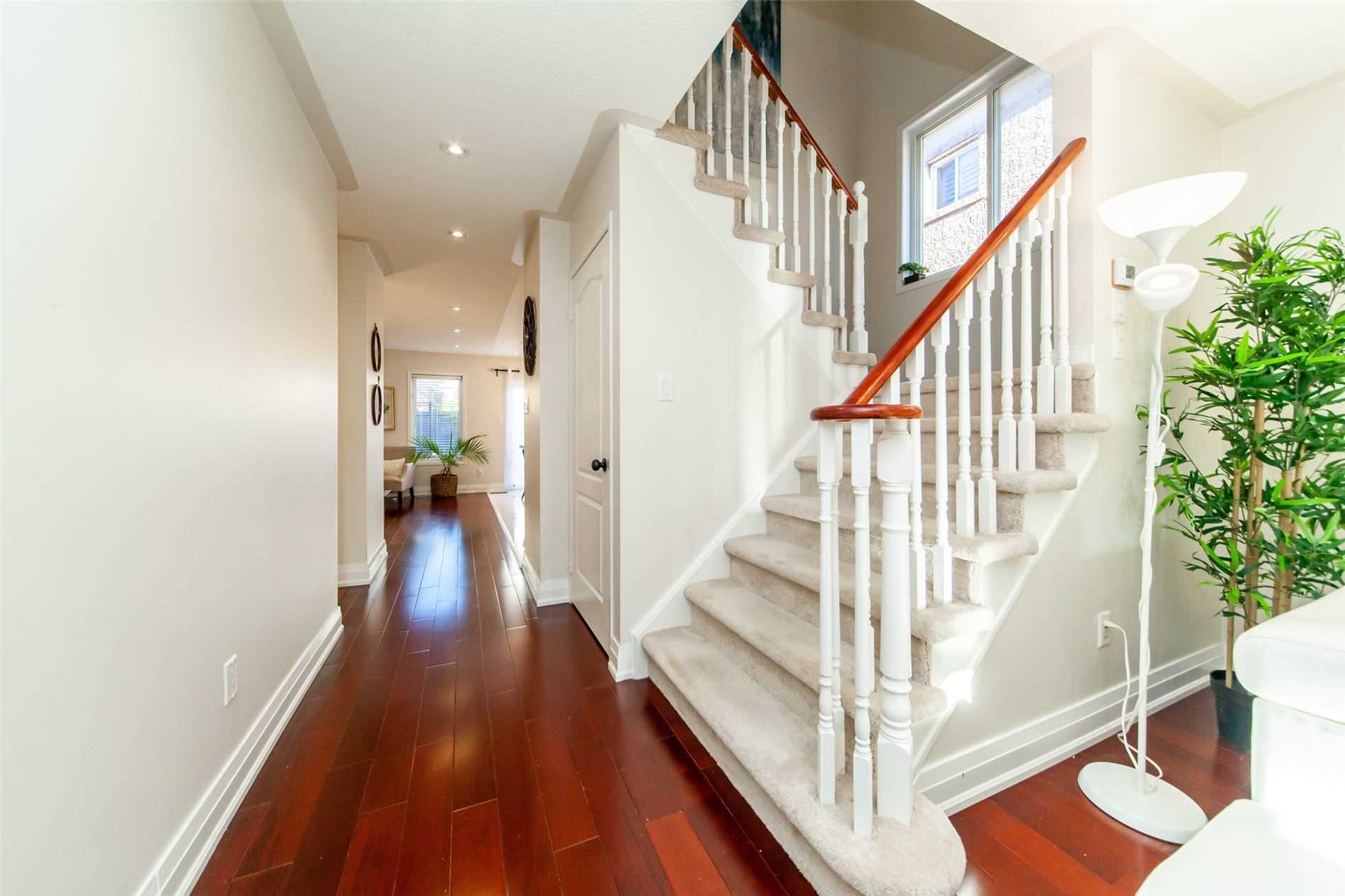 11 Middlecote Dr
