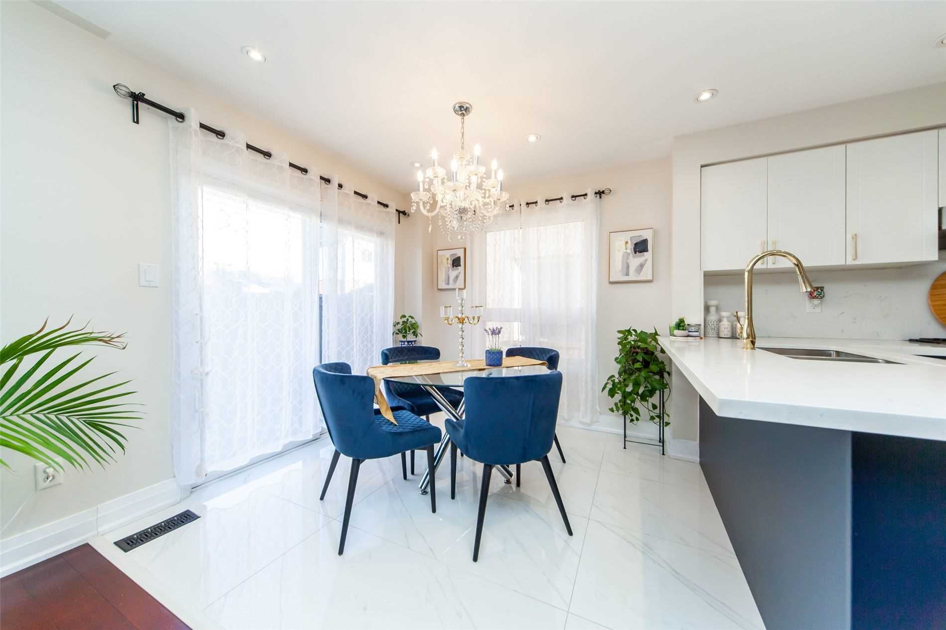 11 Middlecote Dr