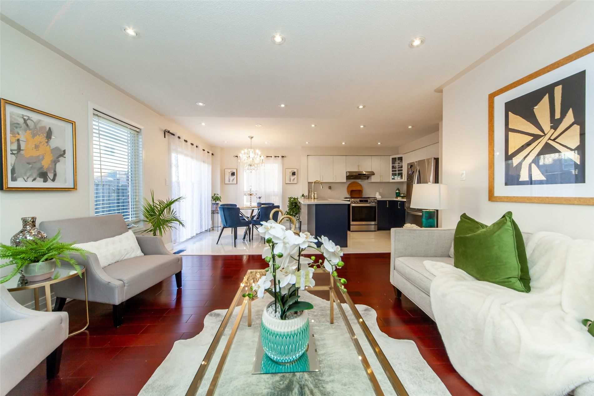11 Middlecote Dr
