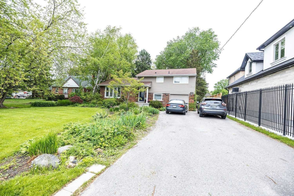 145 Twyn Rivers Dr, Pickering