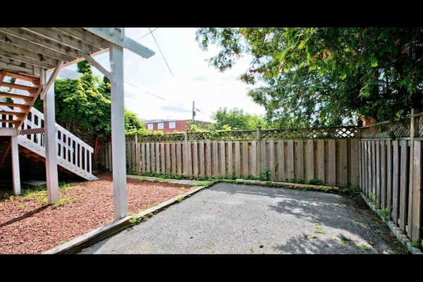 97 Richmond St W, Oshawa
