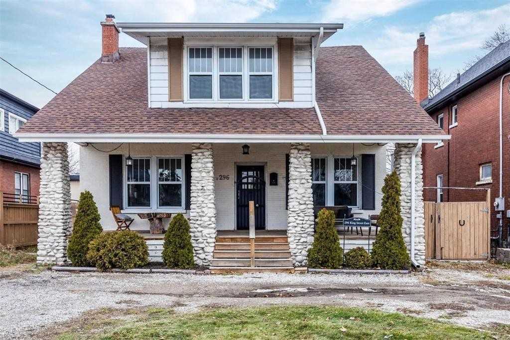 296 King St E