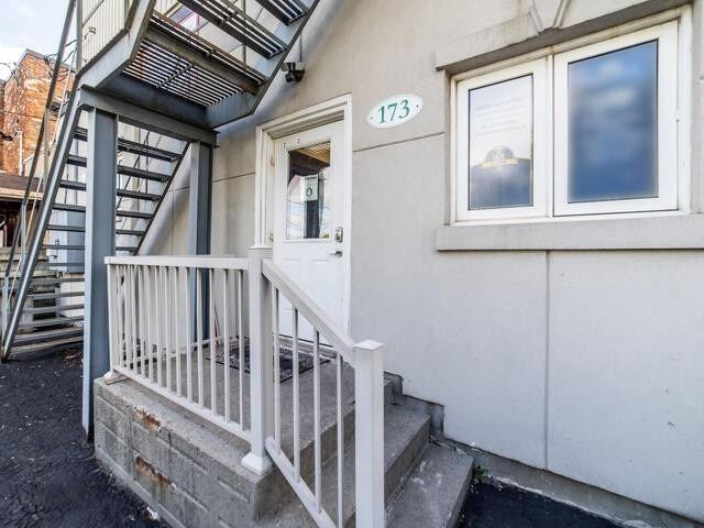 173 Brock St N, #205