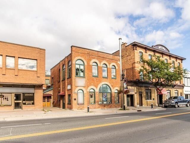 173 Brock St N, #205