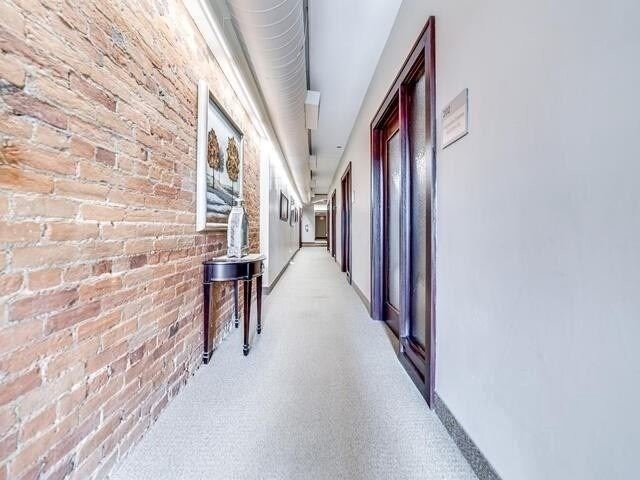 173 Brock St N, #205