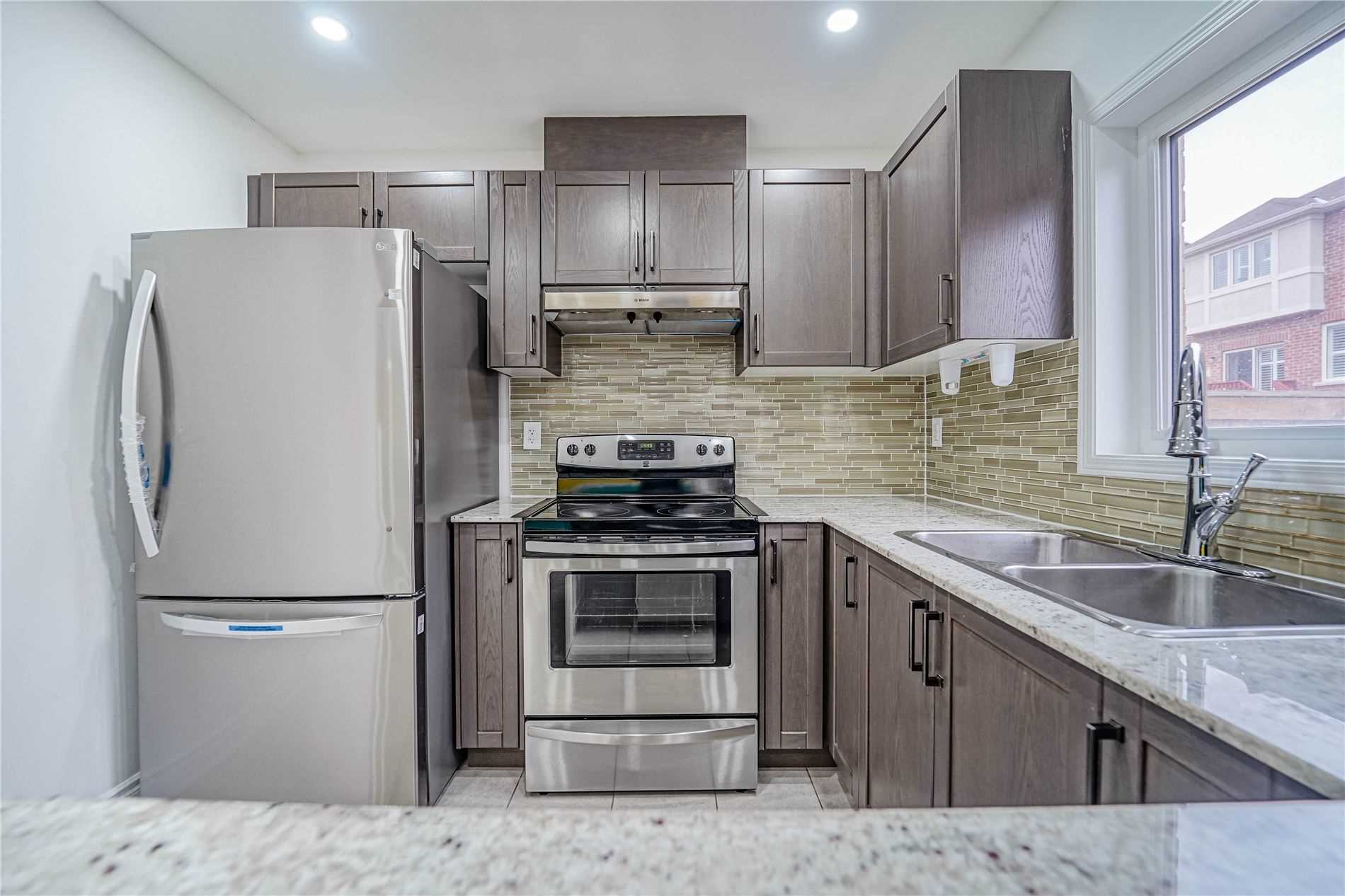 7 Raithby Crescent
