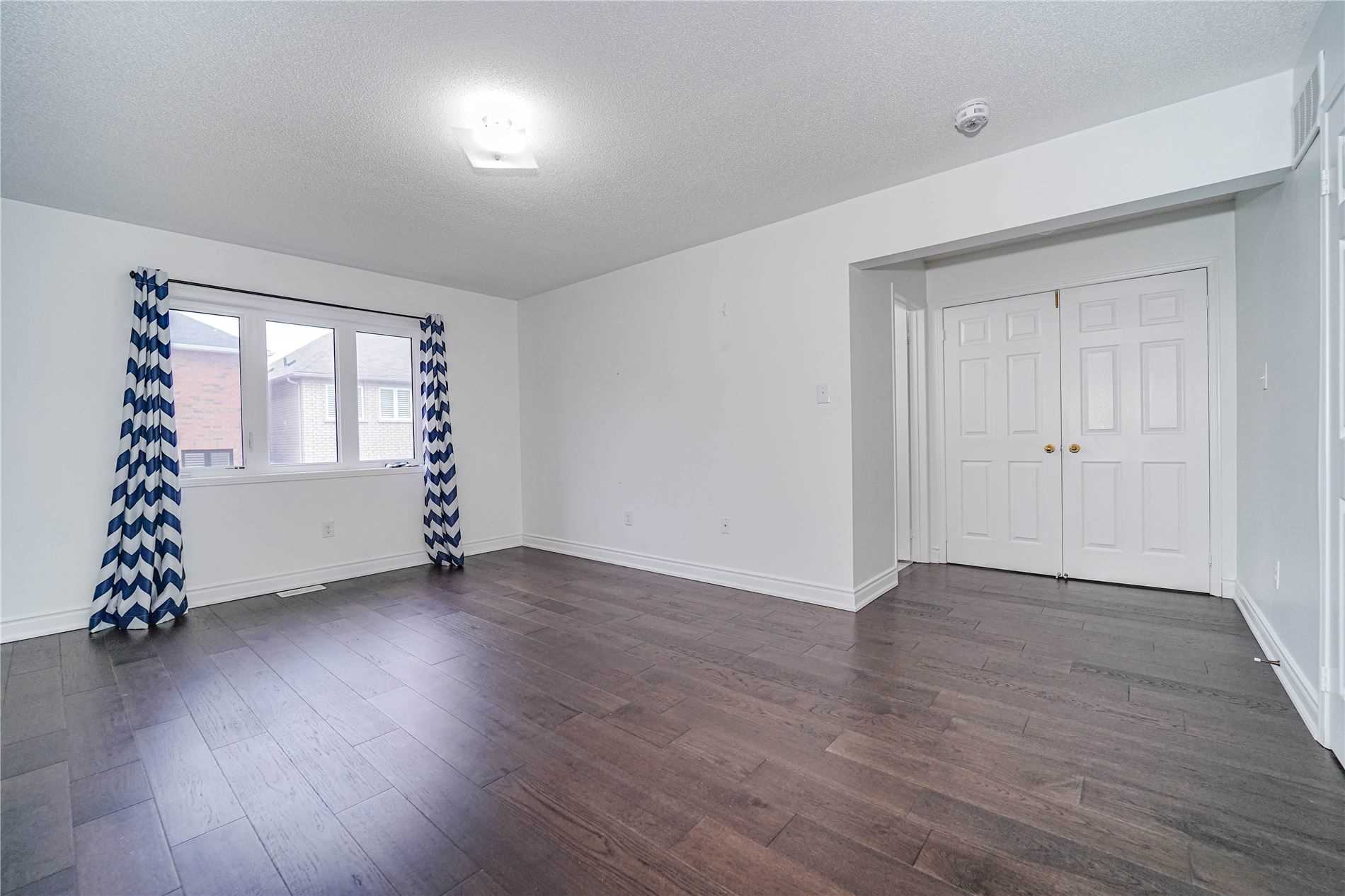 7 Raithby Crescent