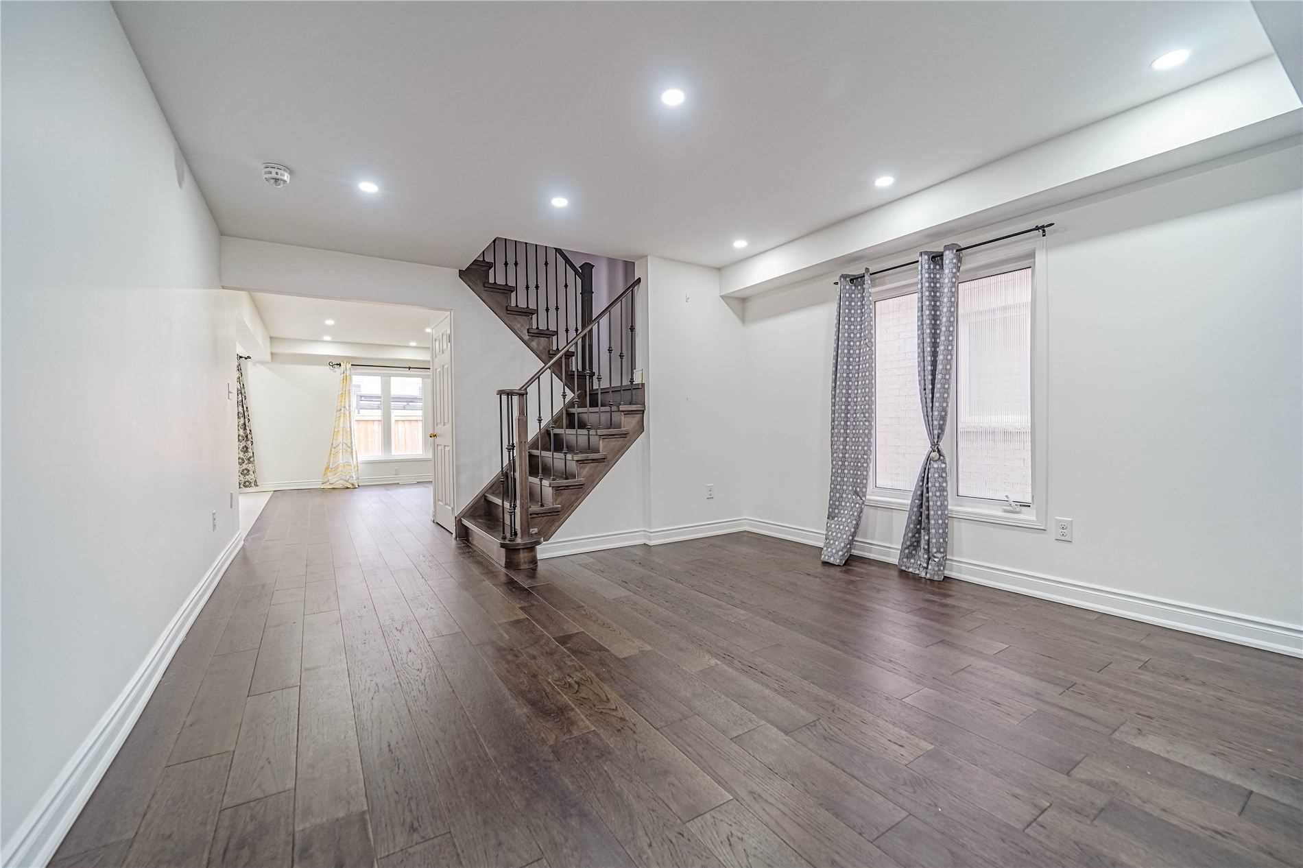 7 Raithby Crescent
