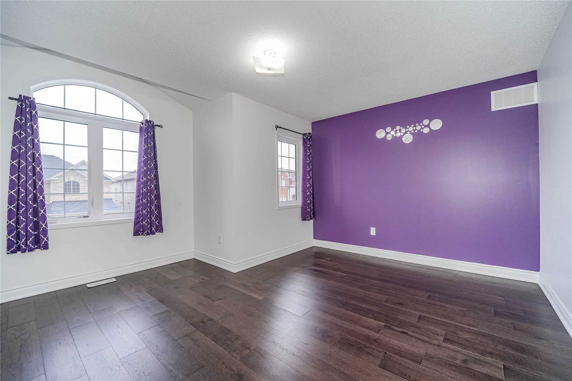 7 Raithby Crescent