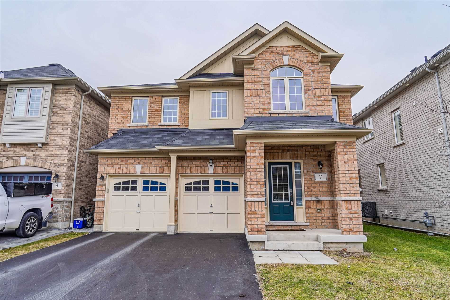 7 Raithby Crescent