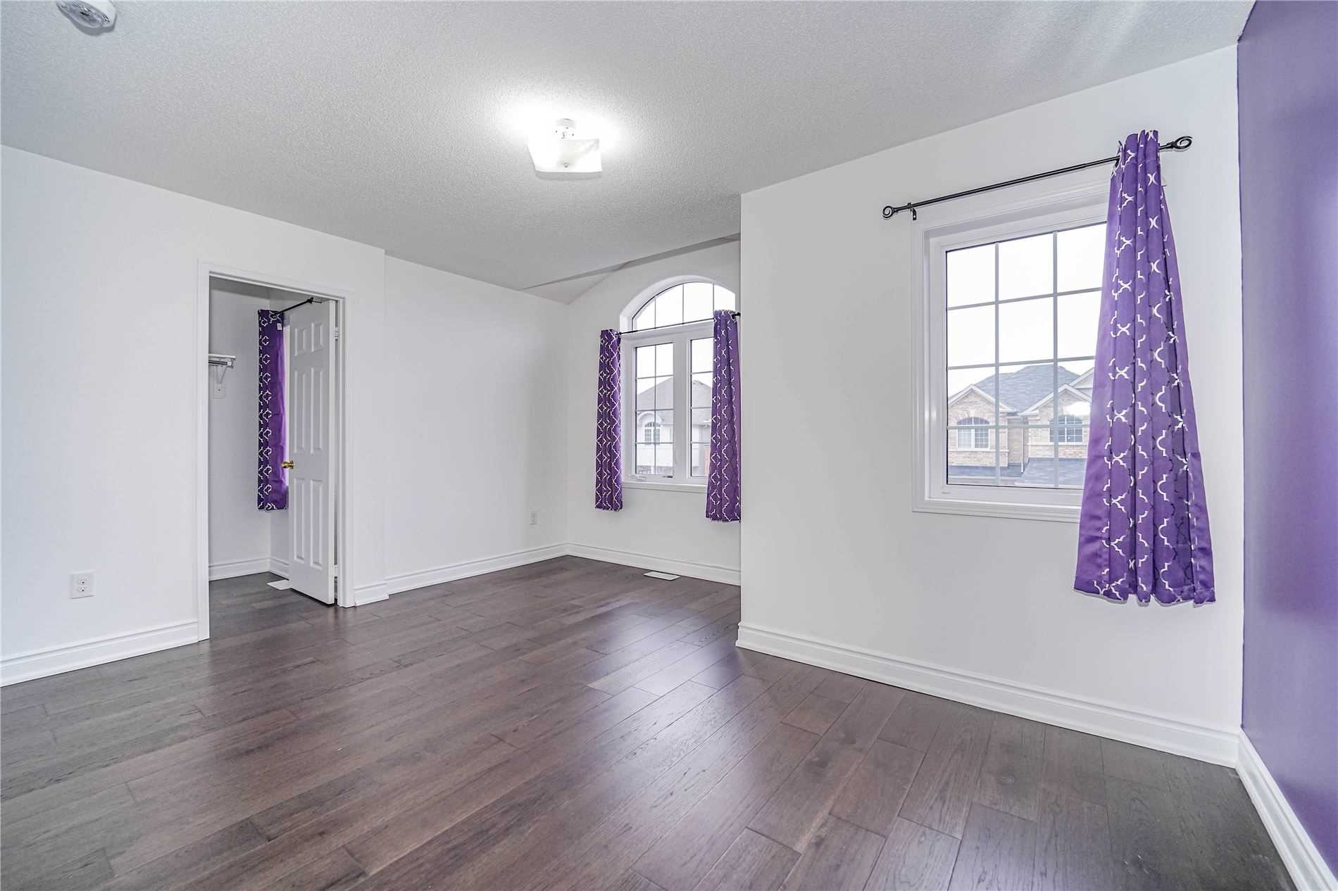 7 Raithby Crescent