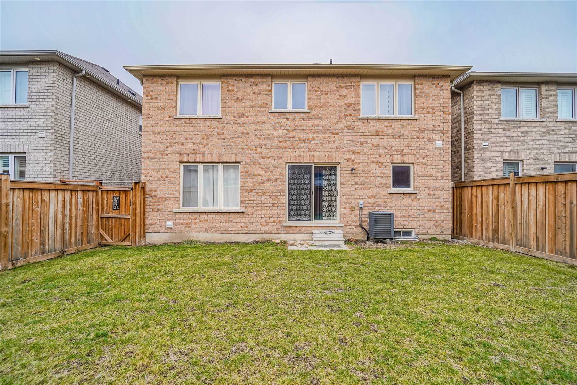 7 Raithby Crescent
