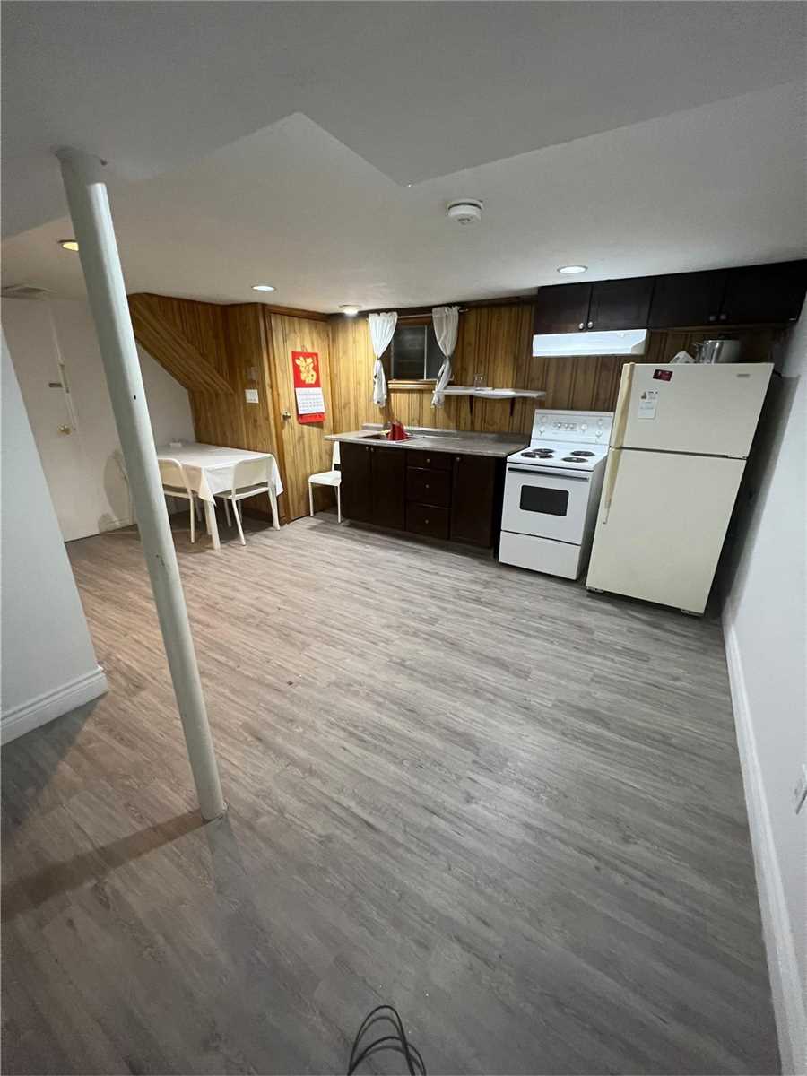 10 Compton Dr, #Bsmt