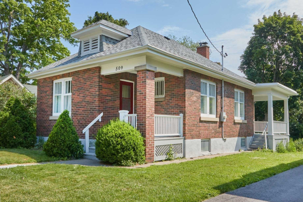 509 Centre St S, Whitby
