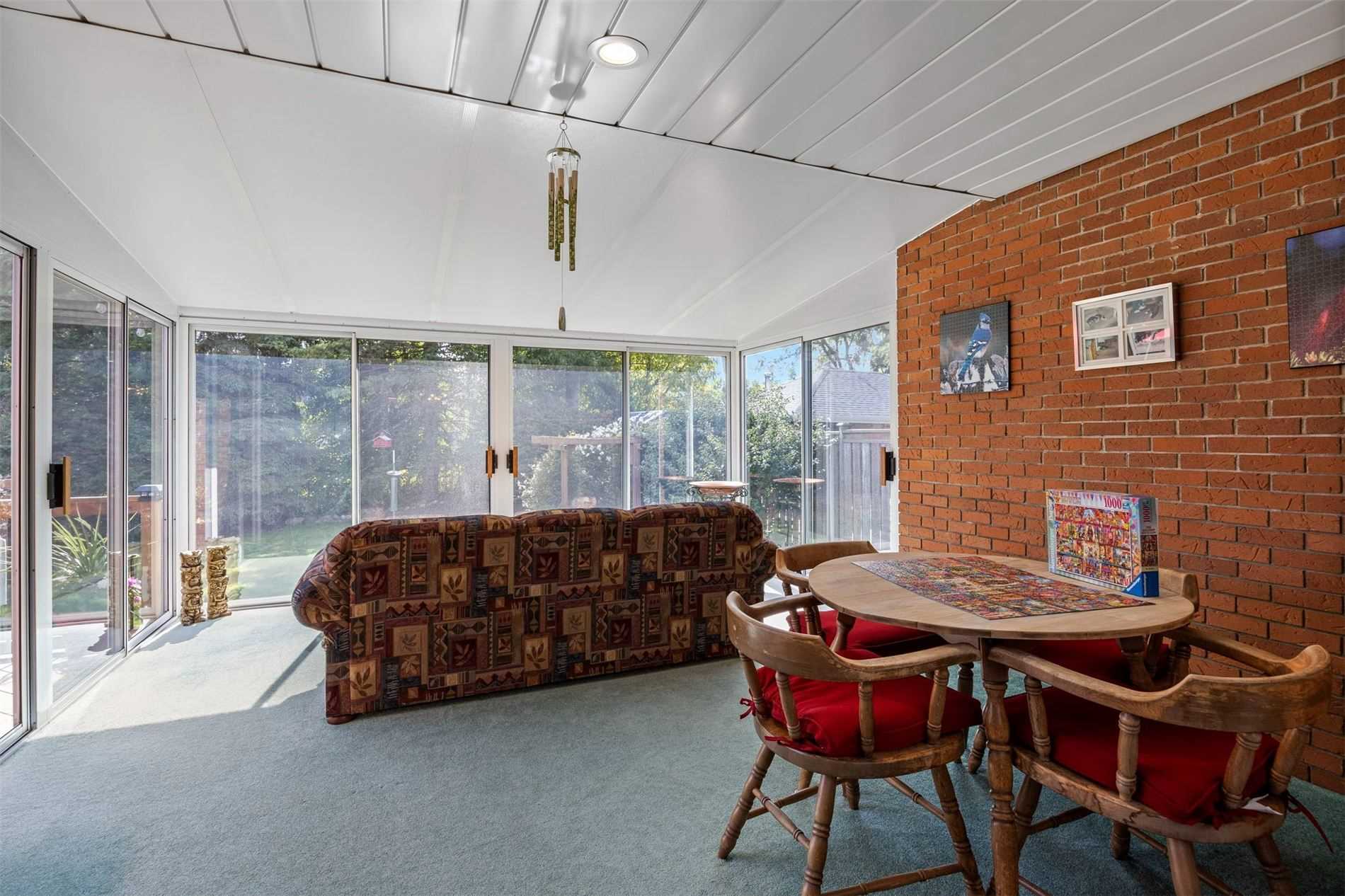 83 Sherwood Road E