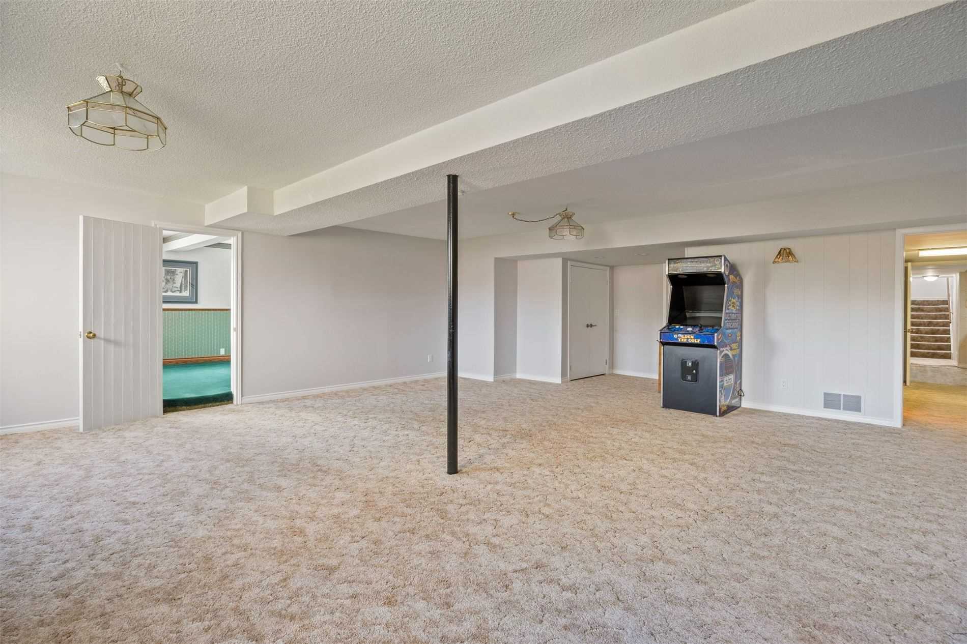 83 Sherwood Road E