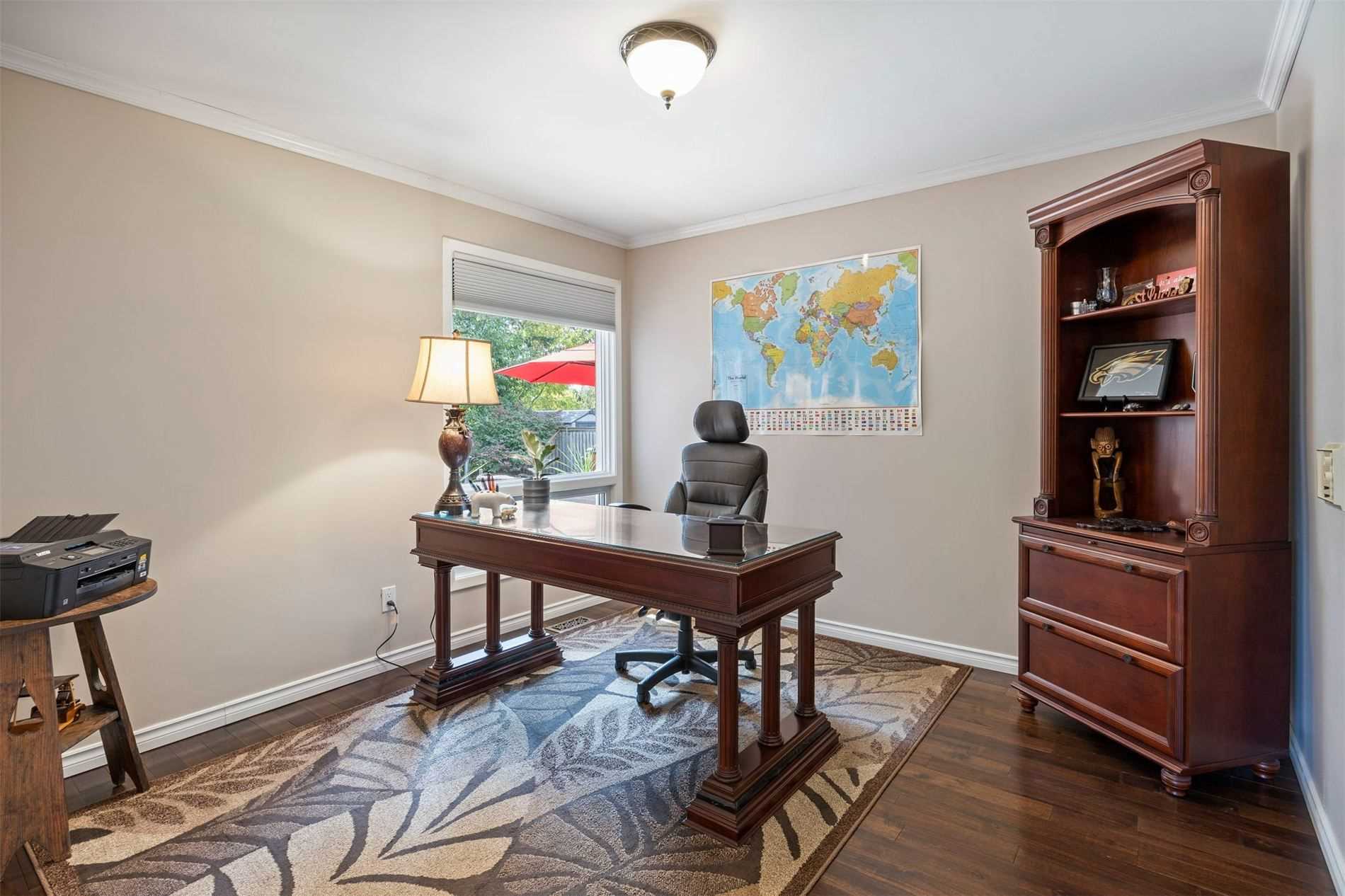 83 Sherwood Road E
