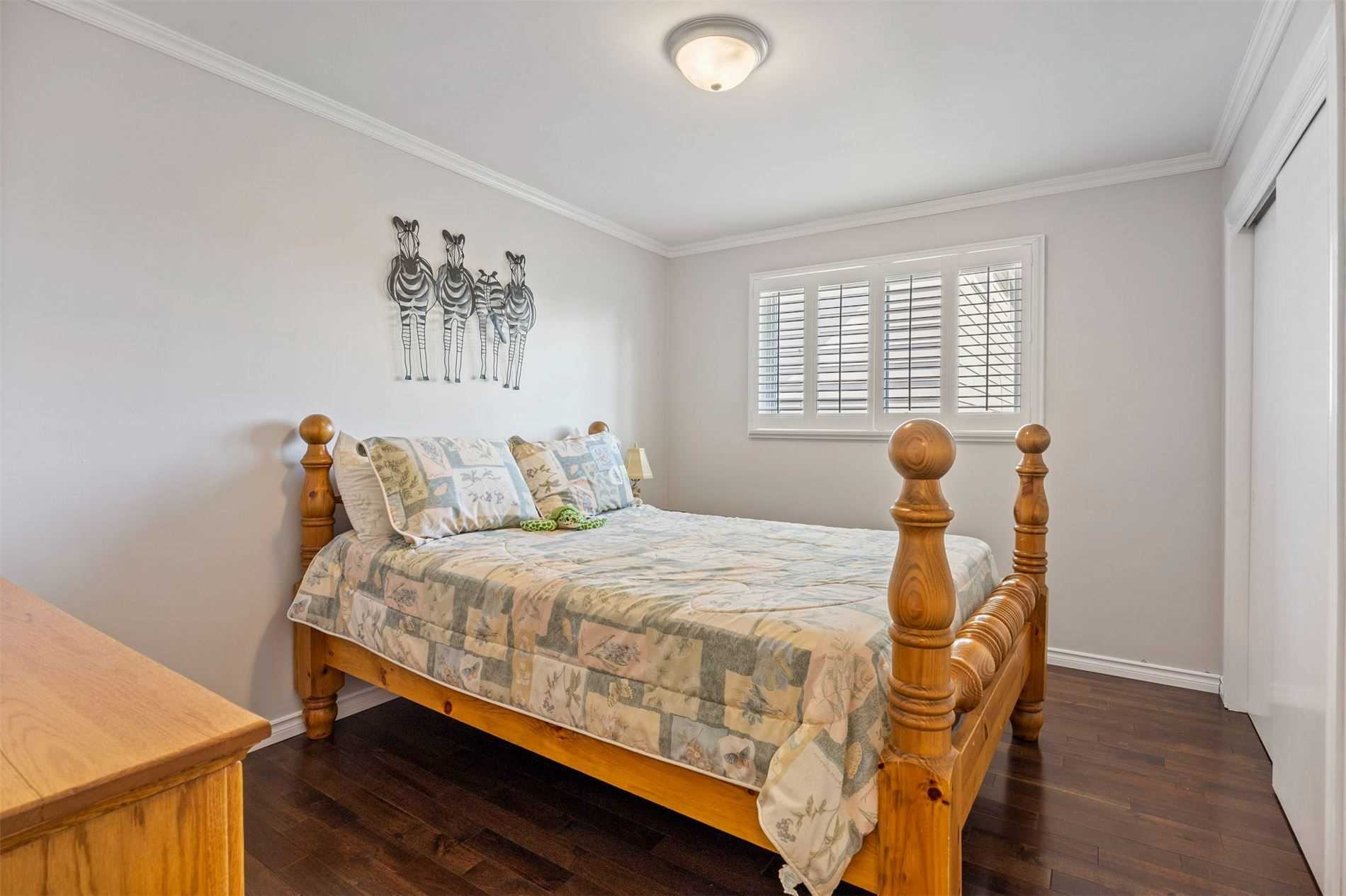 83 Sherwood Road E