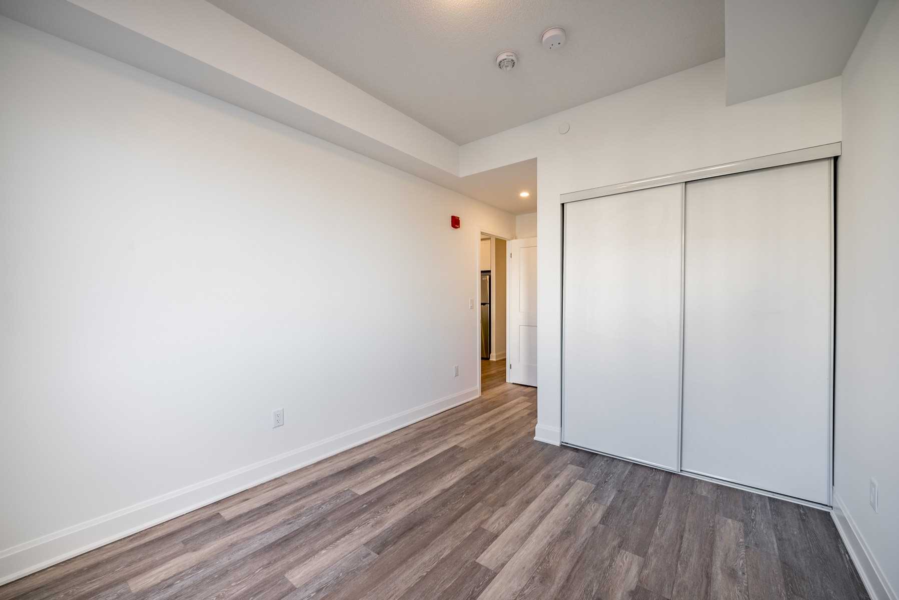 50 Lakebreeze Drive, #222