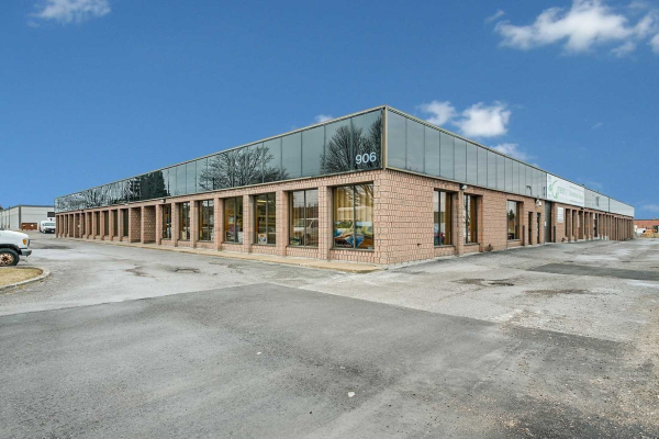906 Brock Rd, Pickering