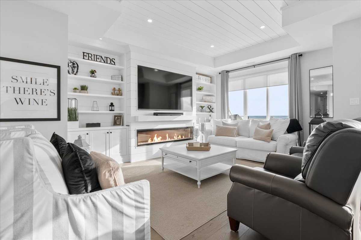 315 Lakebreeze Drive #1