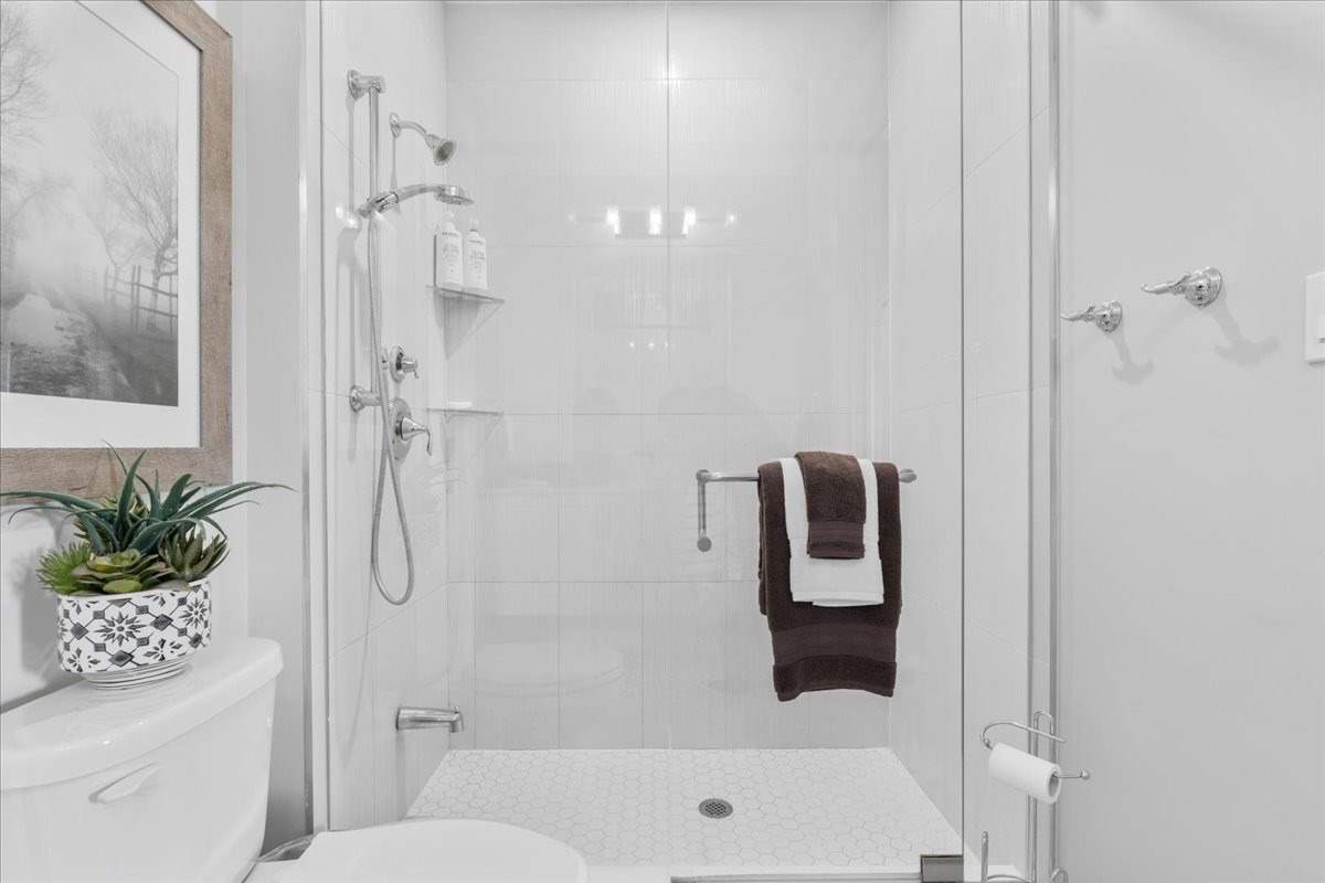 315 Lakebreeze Drive #1